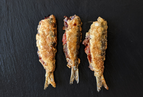 Sardinas rebozadas con jamón y pimiento - sardinky plněné jamónem a paprikou