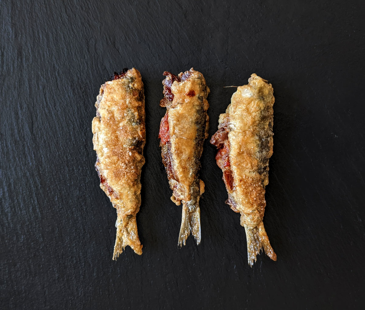 Smažené nadívané sardinky