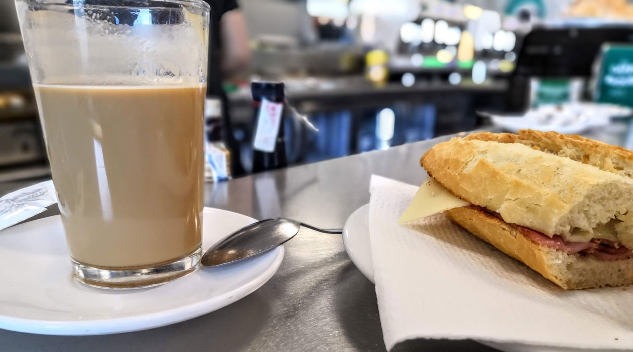 Španělská snídaně - cafe con leche